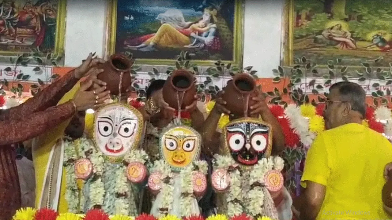 ১২০ প্রকার দ্রব্যে জগন্নাথের অভিষেক: আসানসোলে পালিত শতবর্ষের ঐতিহ্যবাহী ব্যতিক্রমী স্নানযাত্রা