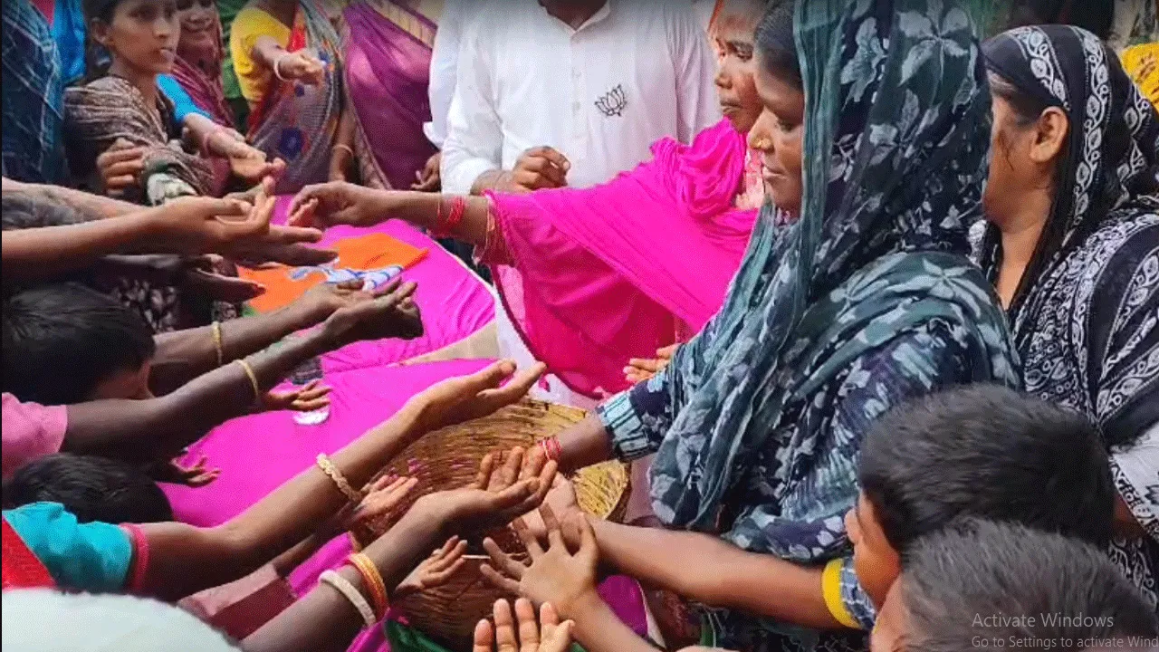 ‘অন্নপূর্ণা ভাণ্ডার’-এর টাকায় খুশি সংখ্যালঘু মহিলারা, মিষ্টিমুখ