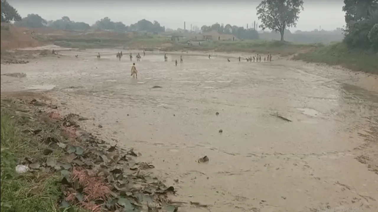 খনিতে জোরালো বিস্ফোরণ, জলশূন্য গ্রামের পুকুর, ক্ষোভে ফুঁসছে জামুড়িয়া​