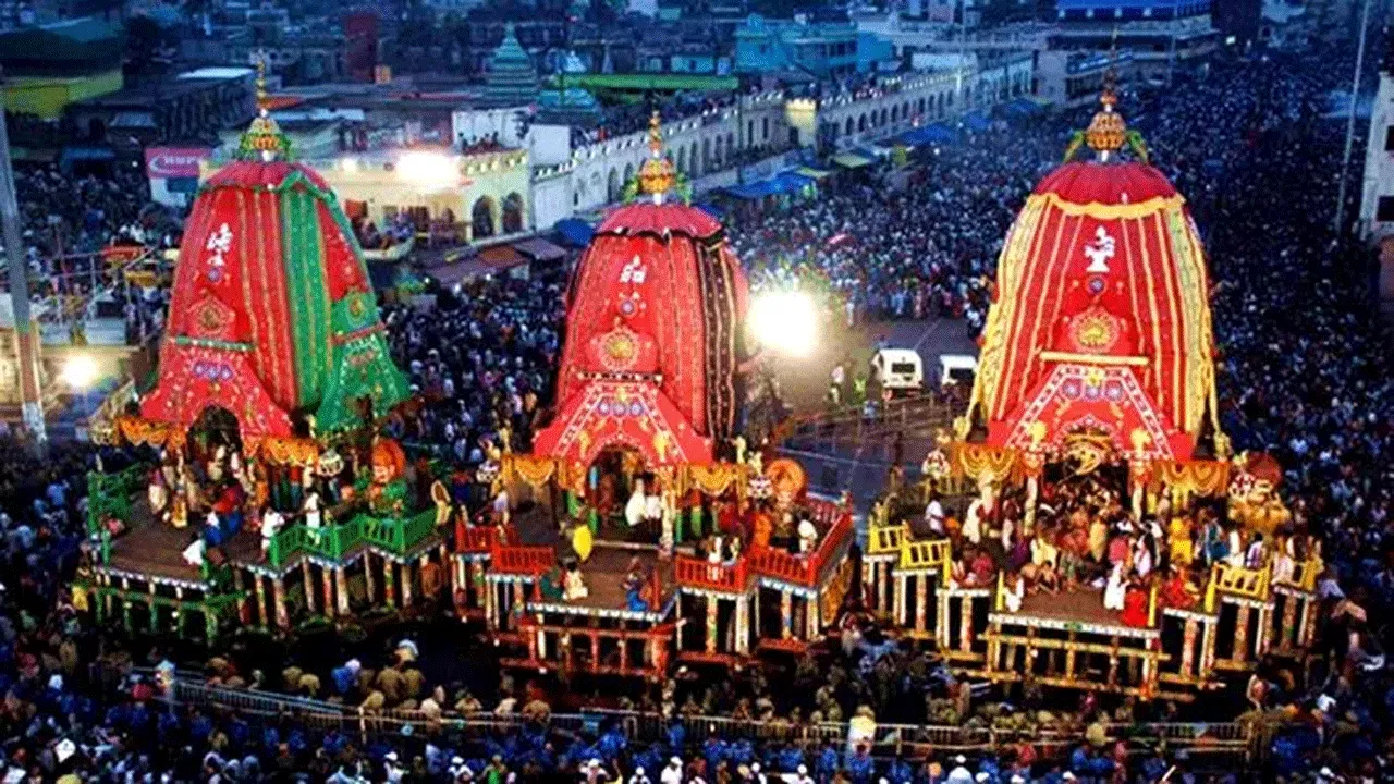 রথ আসলে প্রতীকি! জানেন তো রথের আসল অর্থ?