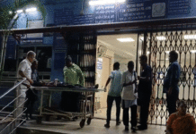 দুর্গাপুর ইস্পাত কারখানার হাসপাতালে কাজ বন্ধ করে বিক্ষোভ অস্থায়ী কর্মীদের