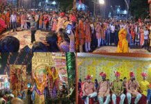 ঐতিহ্যবাহী শোভাযাত্রায় আখড়ার মেয়েরাও মাতলো লাঠি খেলায়