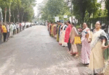 অবসরপ্রাপ্ত ইস্পাত কর্মীদের উচ্ছেদের নোটিশ, প্রতিবাদে মানববন্ধন