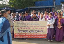 মোবাইলের জন্য টাকা বরাদ্দ করেছে সরকার, প্রতিবাদে বিক্ষোভ আশাকর্মীদের