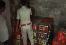 নামী কোম্পানির নকল সরষের তেল তৈরির অভিযোগ