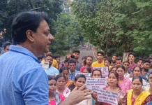 বার্নপুর সেল আইএসপি পরিচালিত স্কুলগুলিকে বেসরকারিকরণের প্রতিবাদে আন্দোলন