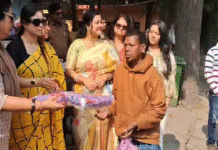 শীতে দুঃস্থদের পাশে বিশিষ্ট সমাজসেবী