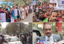 ঝাঁটা হাতে ডিভিসির উচ্ছেদ রুখে দিয়েছিলেন, এবার ডিভিসির চেয়ারম্যানকে শঙ্খ বাজিয়ে স্বাগত জানালেন মহিলারা