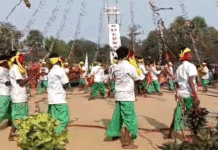 আদিবাসীদের ঐতিহ্যবাহী মিলন উৎসবের মধ্যে দিয়ে বর্ষবরণ
