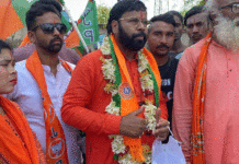 প্রচারে মানুষের সঙ্গে কথা বলে জয় নিয়ে নিশ্চিত দুর্গাপুরের বিদায়ী বিধায়ক