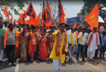 রামনবমীর মিছিলে লাঠি হাতে হিন্দুদের ঐক্যবদ্ধ হওয়ার বার্তা বিজেপি প্রার্থীর