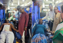 স্বেচ্ছায় রক্তদান করলেন সদ্য পিতৃহারা সন্তান