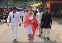 পুজো দিয়ে প্রচার শুরু করলেন রাজন্যা হালদার