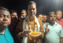 চপ ভাজার পাল্টা গ্রামের মেলায় ঘুগনি খাওয়া, নিত্যনতুন প্রচারে রাজনৈতিক প্রার্থীরা