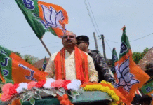 প্রচারের ময়দানে নতুনত্ব, টোটোতে চেপে জনসংযোগ বিজেপি প্রার্থীর