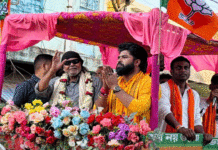 মিঠুন-ম্যাজিক: মহাগুরুর রোড শো-তে জনজোয়ার