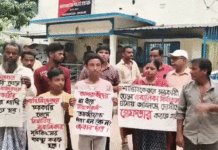 নাবালিকা নির্যাতন: দোষীদের শাস্তির দাবিতে থানা ঘেরাও