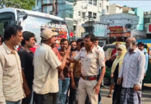 আসানসোলে ঝড়ে লণ্ডভণ্ড জনজীবন: বিদ্যুৎহীন এলাকা