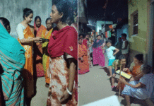 নকল ইভিএম নিয়ে প্রচারে তৃণমূল কাউন্সিলার