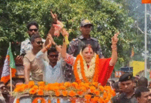 “মন্ত্রী হয়ে নাচ করা কি অপরাধ?” মন্ত্রী