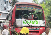 বোলপুরে কনেযাত্রী বোঝাই বাসে ট্রাক্টারের ধাক্কা