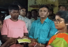 পুঞ্চায় সর্প দংশনে মৃত শিশুর পরিবারের পাশে দাঁড়াল প্রশাসন