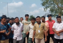 দুর্গাপুরের এইচপিসিএলের গেটে বিক্ষোভ পরিবহণ চালকদের
