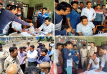 দুদিন ধরে ব্যাহত বিদ্যুৎ পরিষেবা, সঞ্চয়ের জন্য ধন্যবাদ জানিয়ে অভিনব প্রতিবাদ