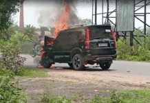 চলন্ত চারচাকা গাড়িতে আগুন, আতঙ্ক ছড়াল এলাকায়