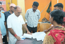 ‘অন্নপূর্ণা যোজনা’র সেবাকেন্দ্রে আচমকা পরিদর্শন মন্ত্রীর