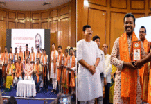 বাঁকুড়ার ১৮৬ গ্রামে শিক্ষার আলো জ্বালিয়ে সম্মানিত অভিজিৎ রায়
