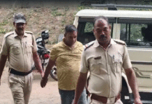 অবৈধ বালি কারবারের অভিযোগে কাঁকসা থেকে ধৃত প্রভাবশালী