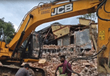 স্মৃতির পাতায় বুলডোজার: ৬০ বছরের ঐতিহ্য ধূলিসাৎ বার্নপুরে