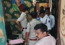 প্রভাবশালী প্রাক্তন তৃণমূল বিধায়কের পুত্রের অফিসে পুলিশি অভিযান ঘিরে চাঞ্চল্য