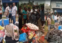 রাজ্যের প্রাক্তন মন্ত্রীর কার্যালয় থেকে উদ্ধার বিপুল ত্রাণসামগ্রী
