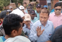 ন্যায্য দাবির আন্দোলনে শ্রমিকদের ‘শো-কজ’, উত্তপ্ত মাইথন স্টিল কারখানা চত্বর